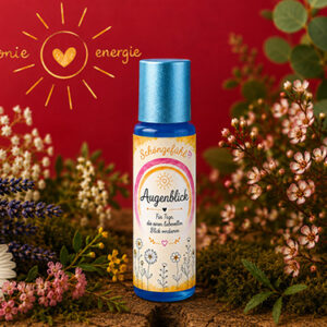 Aroma-Roll-on Augenblick aus der Beauty-Serie von Harmonie Energie, umgeben von getrockneten Kraeutern und Blueten