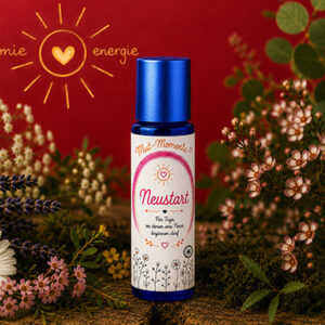 Aroma-Roll-on Neustart aus der Serie Mut-Momente von Harmonie Energie, umgeben von getrockneten Kraeutern und Blueten