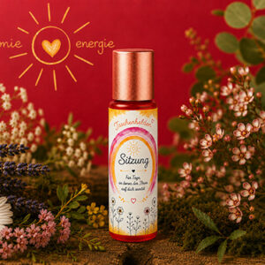 Aroma-Roll-on Sitzung aus der Serie Taschenhelden von Harmonie Energie, umgeben von getrockneten Kraeutern und Blueten