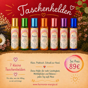 Produktfoto des Sets Die 7 Taschenhelden von Harmonie Energie: sieben bunte Aroma-Roll-ons (Autschi Pautschi, Mimimi, Hatschi, Sitzung, Sweet Escape, Raeusper Royal, Brrr Eiszapfen) nebeneinander vor rotem Hintergrund, Set-Preis 89 Euro