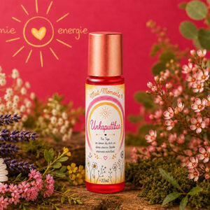 Aroma-Roll-on Unkaputtbar aus der Serie Mut-Momente von Harmonie Energie, umgeben von getrockneten Kraeutern und Blueten